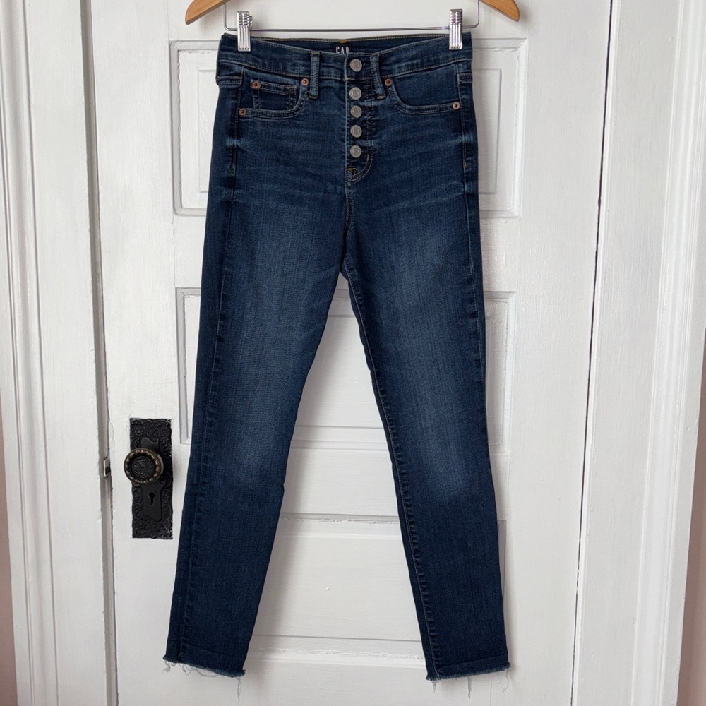 GAP MID RISE TRUE SKINNY JEANS WITH EXPOSED BUTTON FLY